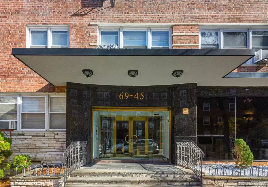 69-45 108th Street, New York, NY, 1 Bedroom Bedrooms, 4 Rooms Rooms,1 BathroomBathrooms,Residential,For Rent,108th,0,1026436 69-45 108th Street, New York, NY, 1 Bedroom Bedrooms, 4 Rooms Rooms,1 BathroomBathrooms,Residential,For Rent,108th,0,1026436
