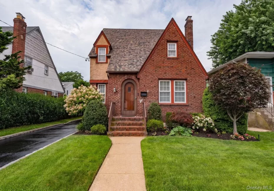 6 Troy Place, Hempstead, NY, 3 Bedrooms Bedrooms, 7 Rooms Rooms,1 BathroomBathrooms,Residential,For Rent,Troy,0,1024396 6 Troy Place, Hempstead, NY, 3 Bedrooms Bedrooms, 7 Rooms Rooms,1 BathroomBathrooms,Residential,For Rent,Troy,0,1024396
