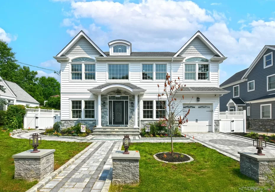 127 Vanderbilt Avenue, North Hempstead, NY, 5 Bedrooms Bedrooms, 10 Rooms Rooms,4 BathroomsBathrooms,Residential,For Rent,Vanderbilt,0,1025429 127 Vanderbilt Avenue, North Hempstead, NY, 5 Bedrooms Bedrooms, 10 Rooms Rooms,4 BathroomsBathrooms,Residential,For Rent,Vanderbilt,0,1025429