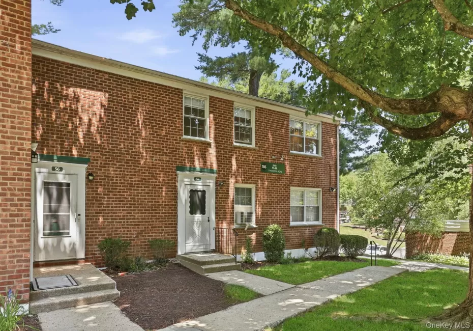 Building 186 Pinewood Road has a wonderful courtyard setting with sidewalks and gardens Building 186 Pinewood Road has a wonderful courtyard setting with sidewalks and gardens