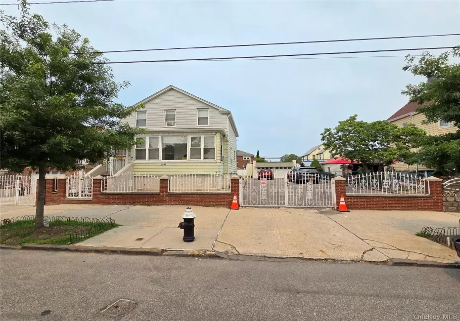 2241 Haviland Avenue, New York, NY, 4 Bedrooms Bedrooms, 7 Rooms Rooms,3 BathroomsBathrooms,Residential,For Rent,Haviland,0,1026583 2241 Haviland Avenue, New York, NY, 4 Bedrooms Bedrooms, 7 Rooms Rooms,3 BathroomsBathrooms,Residential,For Rent,Haviland,0,1026583