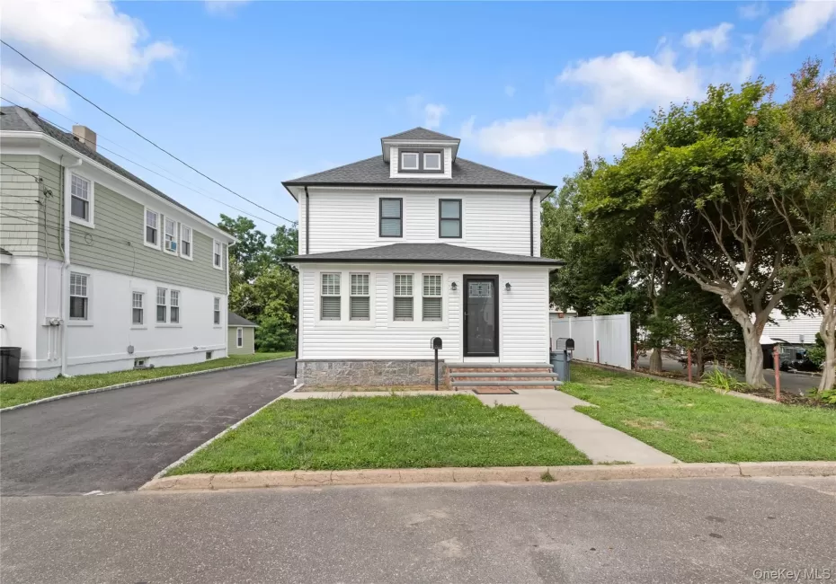 38 Smith Street, Glen Cove, NY, 2 Bedrooms Bedrooms, 5 Rooms Rooms,1 BathroomBathrooms,Residential Lease,For Rent,Smith,0,1026600 38 Smith Street, Glen Cove, NY, 2 Bedrooms Bedrooms, 5 Rooms Rooms,1 BathroomBathrooms,Residential Lease,For Rent,Smith,0,1026600