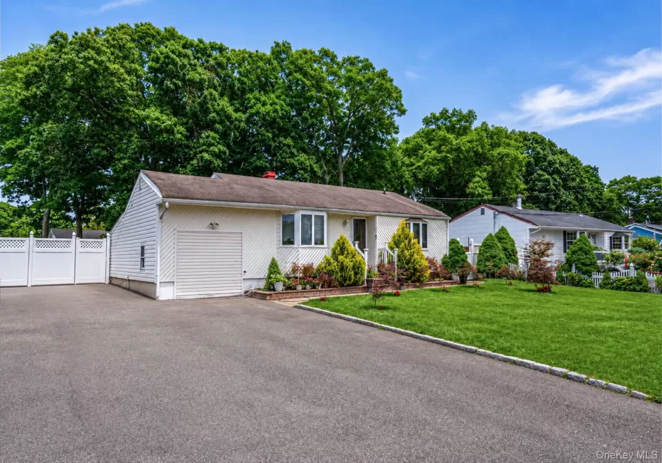 237 Dovecote Lane, Islip, NY, 4 Bedrooms Bedrooms, 8 Rooms Rooms,3 BathroomsBathrooms,Residential,For Rent,Dovecote,0,1026700 237 Dovecote Lane, Islip, NY, 4 Bedrooms Bedrooms, 8 Rooms Rooms,3 BathroomsBathrooms,Residential,For Rent,Dovecote,0,1026700