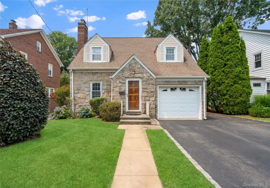 19 Chestnut Street, Glen Cove, NY, 5 Bedrooms Bedrooms, 8 Rooms Rooms,2 BathroomsBathrooms,Residential,For Rent,Chestnut,0,1026537 19 Chestnut Street, Glen Cove, NY, 5 Bedrooms Bedrooms, 8 Rooms Rooms,2 BathroomsBathrooms,Residential,For Rent,Chestnut,0,1026537