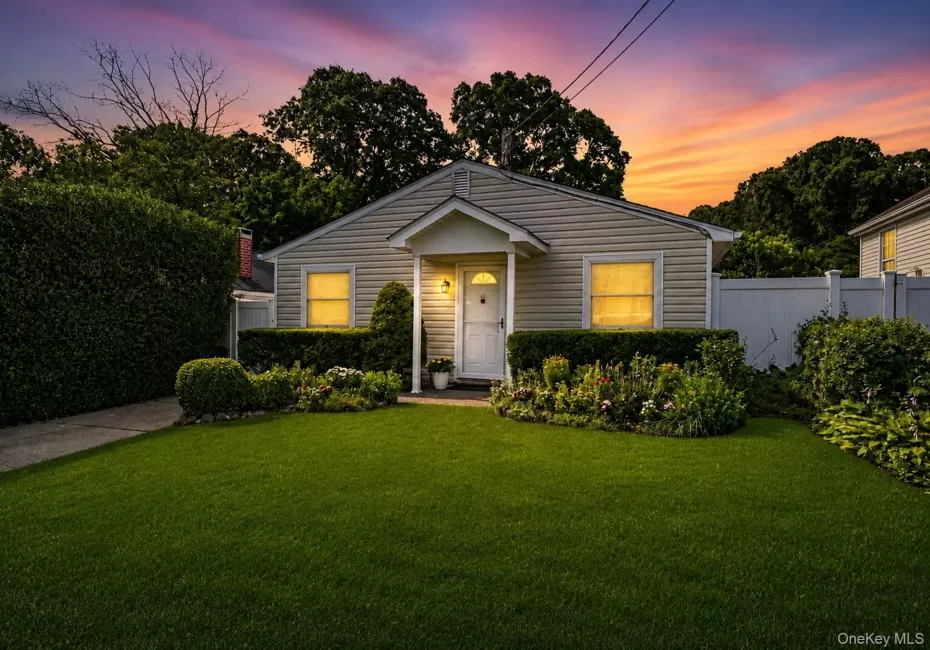 48 Oakmont Avenue, Brookhaven, NY, 3 Bedrooms Bedrooms, 5 Rooms Rooms,1 BathroomBathrooms,Residential,For Rent,Oakmont,0,1023114 48 Oakmont Avenue, Brookhaven, NY, 3 Bedrooms Bedrooms, 5 Rooms Rooms,1 BathroomBathrooms,Residential,For Rent,Oakmont,0,1023114