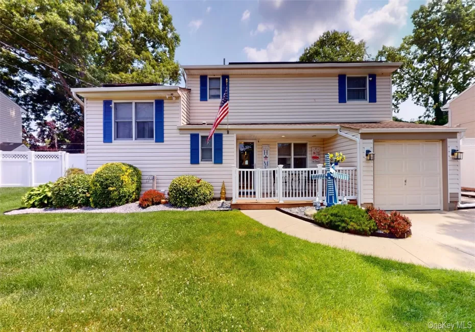 WELCOME to this spotless home! WELCOME to this spotless home!
