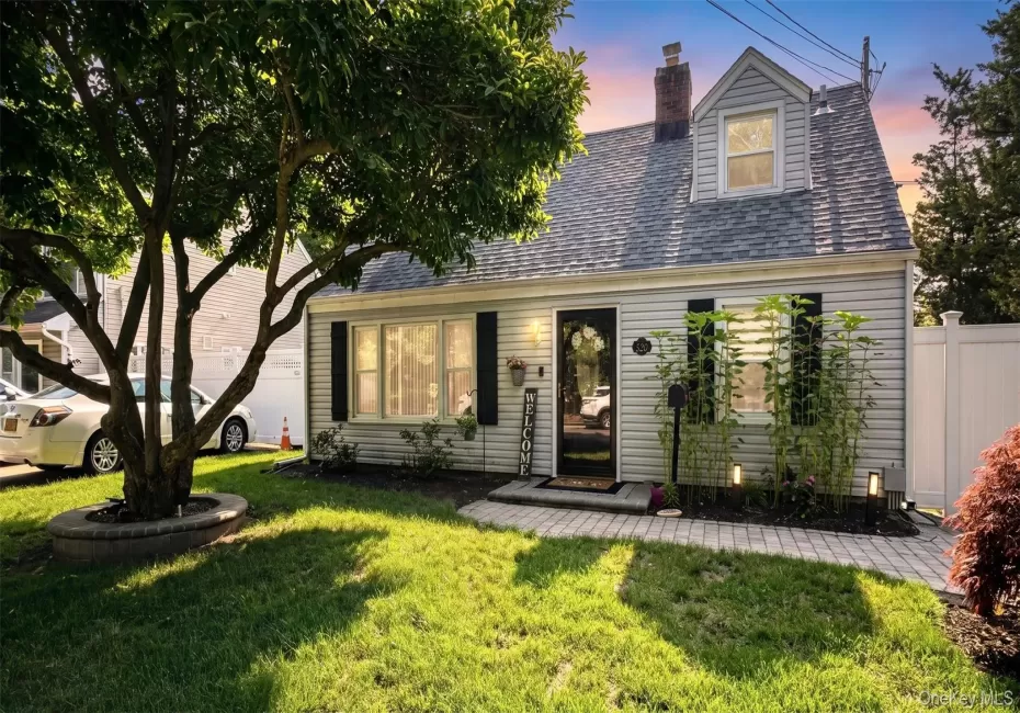 520 Riverside Avenue, Oyster Bay, NY, 3 Bedrooms Bedrooms, 7 Rooms Rooms,2 BathroomsBathrooms,Residential,For Rent,Riverside,0,1026794 520 Riverside Avenue, Oyster Bay, NY, 3 Bedrooms Bedrooms, 7 Rooms Rooms,2 BathroomsBathrooms,Residential,For Rent,Riverside,0,1026794