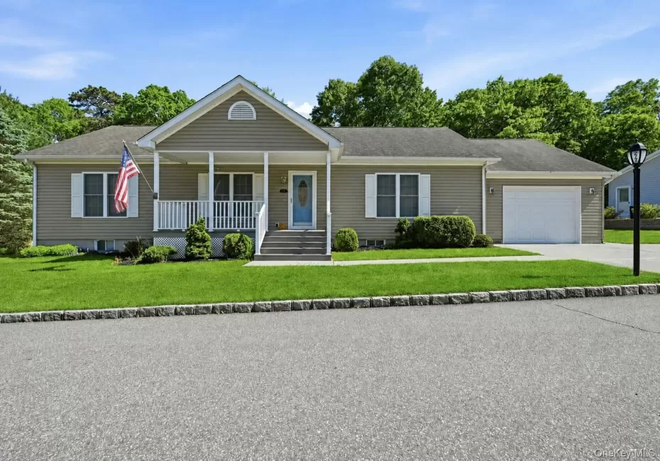 1407 Middle Road, Riverhead, NY, 2 Bedrooms Bedrooms, 5 Rooms Rooms,2 BathroomsBathrooms,Residential,For Rent,Middle,0,1026622 1407 Middle Road, Riverhead, NY, 2 Bedrooms Bedrooms, 5 Rooms Rooms,2 BathroomsBathrooms,Residential,For Rent,Middle,0,1026622