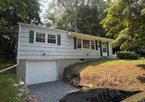 402 Thompson Street, Brookhaven, NY, 3 Bedrooms Bedrooms, 5 Rooms Rooms,1 BathroomBathrooms,Residential Lease,For Rent,Thompson,0,1026834 402 Thompson Street, Brookhaven, NY, 3 Bedrooms Bedrooms, 5 Rooms Rooms,1 BathroomBathrooms,Residential Lease,For Rent,Thompson,0,1026834