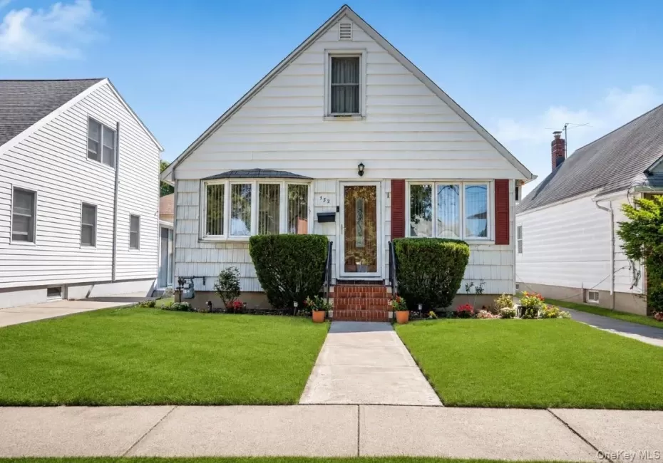 932 Cherry Lane, North Hempstead, NY, 4 Bedrooms Bedrooms, 8 Rooms Rooms,1 BathroomBathrooms,Residential,For Rent,Cherry,0,1026892 932 Cherry Lane, North Hempstead, NY, 4 Bedrooms Bedrooms, 8 Rooms Rooms,1 BathroomBathrooms,Residential,For Rent,Cherry,0,1026892