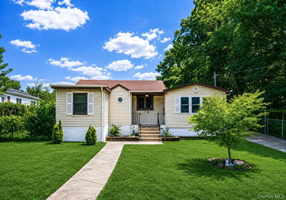 67 Bullard Street, Brookhaven, NY, 3 Bedrooms Bedrooms, 6 Rooms Rooms,1 BathroomBathrooms,Residential,For Rent,Bullard,0,1026847 67 Bullard Street, Brookhaven, NY, 3 Bedrooms Bedrooms, 6 Rooms Rooms,1 BathroomBathrooms,Residential,For Rent,Bullard,0,1026847