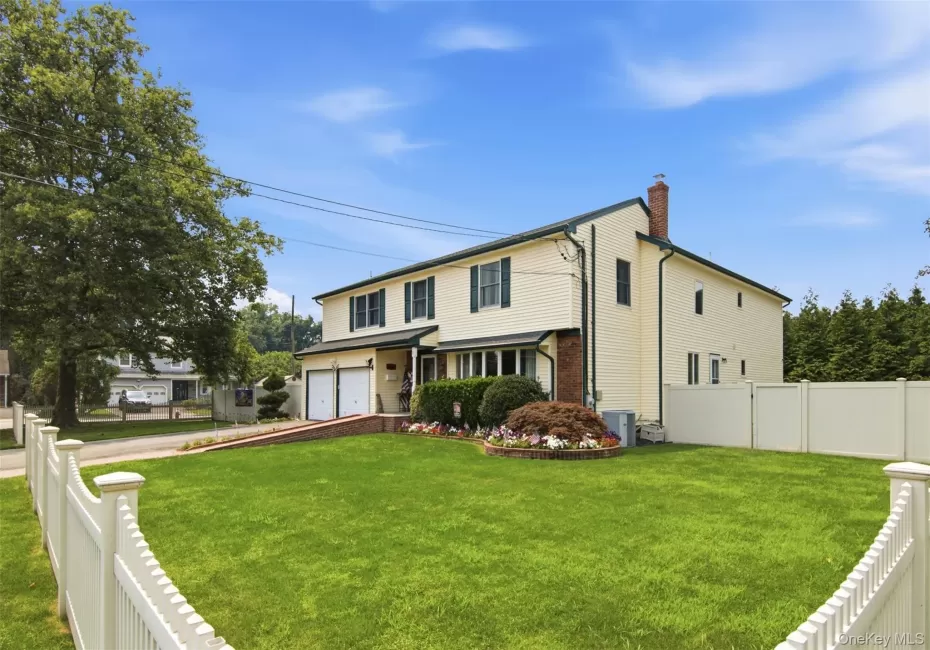 1 Geoffrey Avenue, Oyster Bay, NY, 6 Bedrooms Bedrooms, 12 Rooms Rooms,3 BathroomsBathrooms,Residential,For Rent,Geoffrey,0,1024371 1 Geoffrey Avenue, Oyster Bay, NY, 6 Bedrooms Bedrooms, 12 Rooms Rooms,3 BathroomsBathrooms,Residential,For Rent,Geoffrey,0,1024371