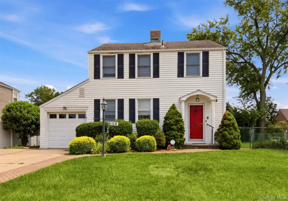 118 Magnolia Street, North Hempstead, NY, 3 Bedrooms Bedrooms, 6 Rooms Rooms,1 BathroomBathrooms,Residential,For Rent,Magnolia,0,1026995 118 Magnolia Street, North Hempstead, NY, 3 Bedrooms Bedrooms, 6 Rooms Rooms,1 BathroomBathrooms,Residential,For Rent,Magnolia,0,1026995