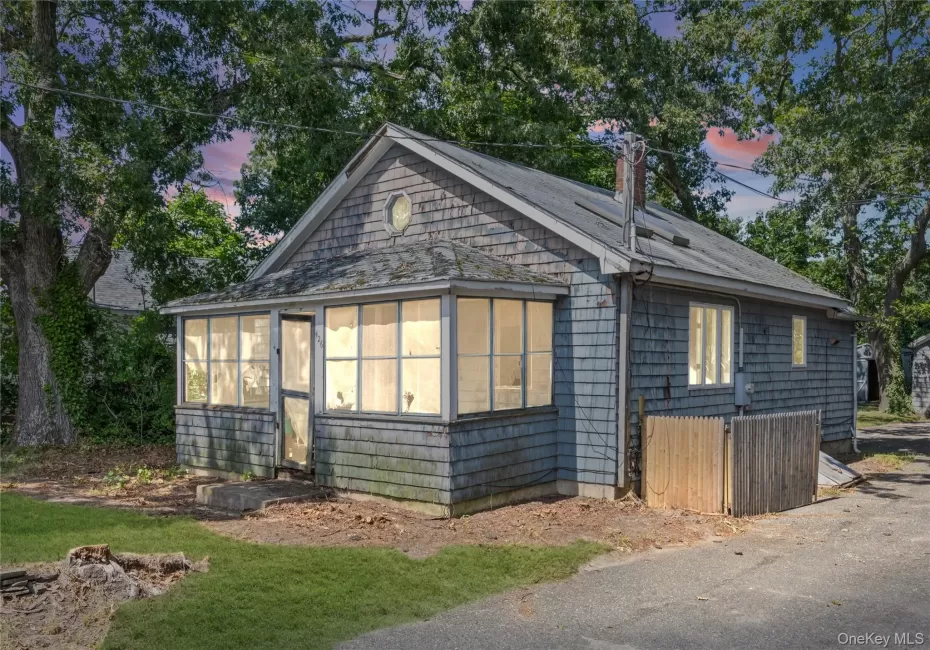 426 Riverleigh Avenue, Southampton, NY, 2 Bedrooms Bedrooms, 4 Rooms Rooms,2 BathroomsBathrooms,Residential,For Rent,Riverleigh,0,1027089 426 Riverleigh Avenue, Southampton, NY, 2 Bedrooms Bedrooms, 4 Rooms Rooms,2 BathroomsBathrooms,Residential,For Rent,Riverleigh,0,1027089