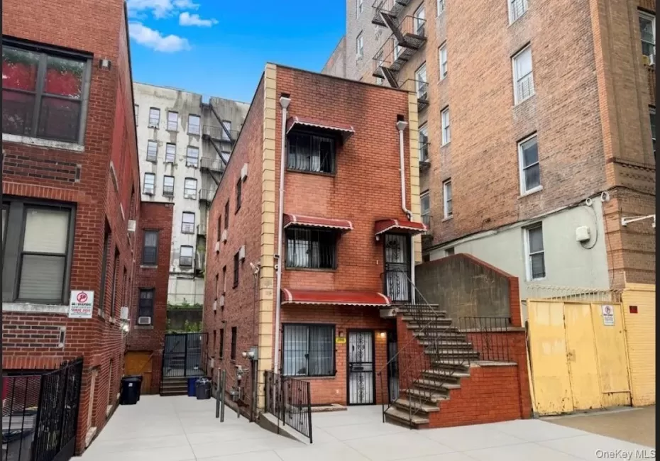 1189 Grant Avenue, New York, NY, 3 Bedrooms Bedrooms, 7 Rooms Rooms,2 BathroomsBathrooms,Residential Lease,For Rent,Grant,0,1026954 1189 Grant Avenue, New York, NY, 3 Bedrooms Bedrooms, 7 Rooms Rooms,2 BathroomsBathrooms,Residential Lease,For Rent,Grant,0,1026954