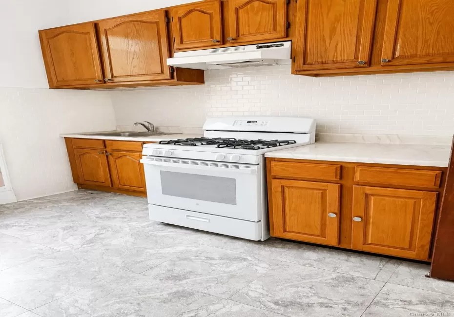 3216 31st Avenue, New York, NY, 3 Bedrooms Bedrooms, 6 Rooms Rooms,1 BathroomBathrooms,Residential Lease,For Rent,31st,0,1026970 3216 31st Avenue, New York, NY, 3 Bedrooms Bedrooms, 6 Rooms Rooms,1 BathroomBathrooms,Residential Lease,For Rent,31st,0,1026970