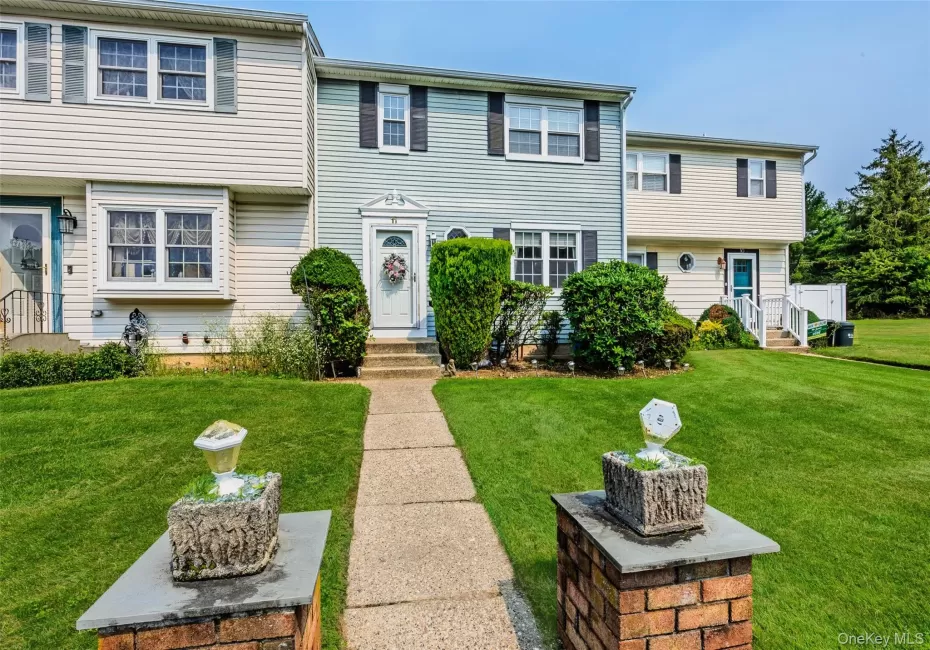 11 Monitor Court, Brookhaven, NY, 3 Bedrooms Bedrooms, 6 Rooms Rooms,2 BathroomsBathrooms,Residential,For Rent,Monitor,0,1026890 11 Monitor Court, Brookhaven, NY, 3 Bedrooms Bedrooms, 6 Rooms Rooms,2 BathroomsBathrooms,Residential,For Rent,Monitor,0,1026890