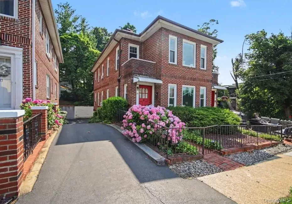 15-17 Chestnut Street, Greenburgh, NY, 2 Bedrooms Bedrooms, 6 Rooms Rooms,1 BathroomBathrooms,Residential Lease,For Rent,Chestnut,0,1000512 15-17 Chestnut Street, Greenburgh, NY, 2 Bedrooms Bedrooms, 6 Rooms Rooms,1 BathroomBathrooms,Residential Lease,For Rent,Chestnut,0,1000512