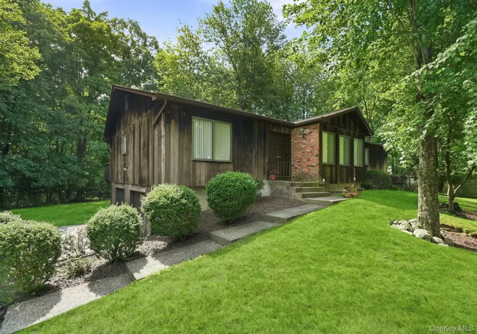 6 Pelham Court, Clarkstown, NY, 4 Bedrooms Bedrooms, 15 Rooms Rooms,2 BathroomsBathrooms,Residential,For Rent,Pelham,0,1024890 6 Pelham Court, Clarkstown, NY, 4 Bedrooms Bedrooms, 15 Rooms Rooms,2 BathroomsBathrooms,Residential,For Rent,Pelham,0,1024890