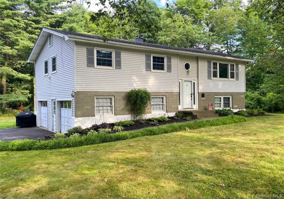 43 Julie Drive, East Fishkill, NY, 4 Bedrooms Bedrooms, 8 Rooms Rooms,1 BathroomBathrooms,Residential,For Rent,Julie,0,1025451 43 Julie Drive, East Fishkill, NY, 4 Bedrooms Bedrooms, 8 Rooms Rooms,1 BathroomBathrooms,Residential,For Rent,Julie,0,1025451