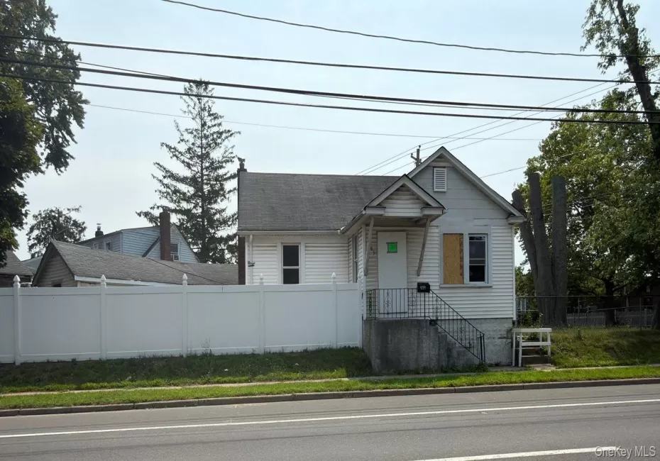 583 Straight Path, West Babylon, NY, 2 Bedrooms Bedrooms, 5 Rooms Rooms,1 BathroomBathrooms,Residential,For Rent,Straight,0,1027183 583 Straight Path, West Babylon, NY, 2 Bedrooms Bedrooms, 5 Rooms Rooms,1 BathroomBathrooms,Residential,For Rent,Straight,0,1027183