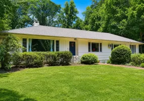 46 Mayfair Drive, Huntington, NY, 3 Bedrooms Bedrooms, 7 Rooms Rooms,1 BathroomBathrooms,Residential,For Rent,Mayfair,0,1010235 46 Mayfair Drive, Huntington, NY, 3 Bedrooms Bedrooms, 7 Rooms Rooms,1 BathroomBathrooms,Residential,For Rent,Mayfair,0,1010235