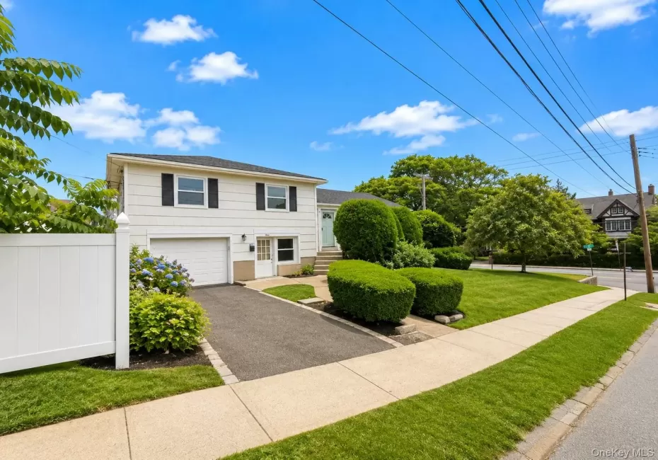 3 Soundview Street, New Rochelle, NY, 3 Bedrooms Bedrooms, 10 Rooms Rooms,2 BathroomsBathrooms,Residential,For Rent,Soundview,0,1026899 3 Soundview Street, New Rochelle, NY, 3 Bedrooms Bedrooms, 10 Rooms Rooms,2 BathroomsBathrooms,Residential,For Rent,Soundview,0,1026899