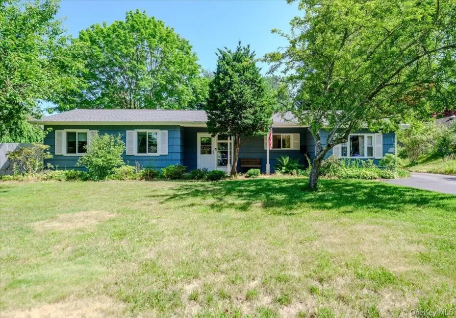 14 Akron Place, Brookhaven, NY, 3 Bedrooms Bedrooms, 7 Rooms Rooms,1 BathroomBathrooms,Residential,For Rent,Akron,0,1026948 14 Akron Place, Brookhaven, NY, 3 Bedrooms Bedrooms, 7 Rooms Rooms,1 BathroomBathrooms,Residential,For Rent,Akron,0,1026948