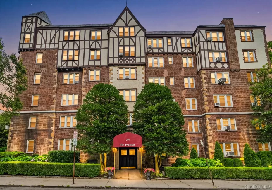 294 Bronxville Road, Yonkers, NY, 2 Bedrooms Bedrooms, 5 Rooms Rooms,1 BathroomBathrooms,Residential,For Rent,Bronxville,0,1024510 294 Bronxville Road, Yonkers, NY, 2 Bedrooms Bedrooms, 5 Rooms Rooms,1 BathroomBathrooms,Residential,For Rent,Bronxville,0,1024510