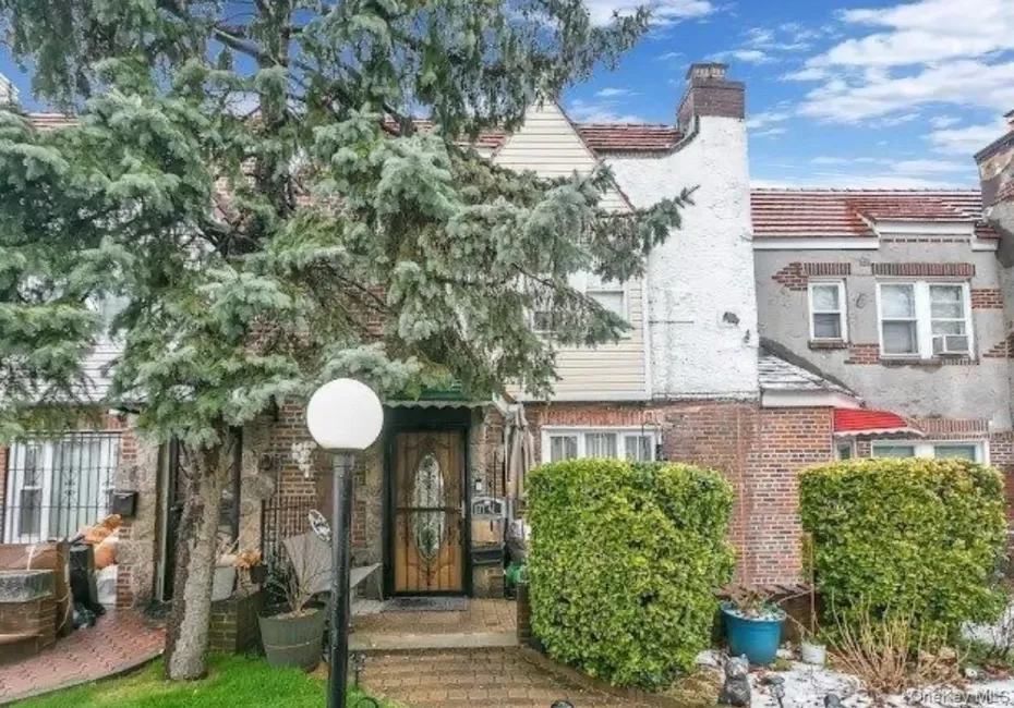 177-41 Leslie Road, New York, NY, 3 Bedrooms Bedrooms, 5 Rooms Rooms,3 BathroomsBathrooms,Residential,For Rent,Leslie,0,1027473 177-41 Leslie Road, New York, NY, 3 Bedrooms Bedrooms, 5 Rooms Rooms,3 BathroomsBathrooms,Residential,For Rent,Leslie,0,1027473