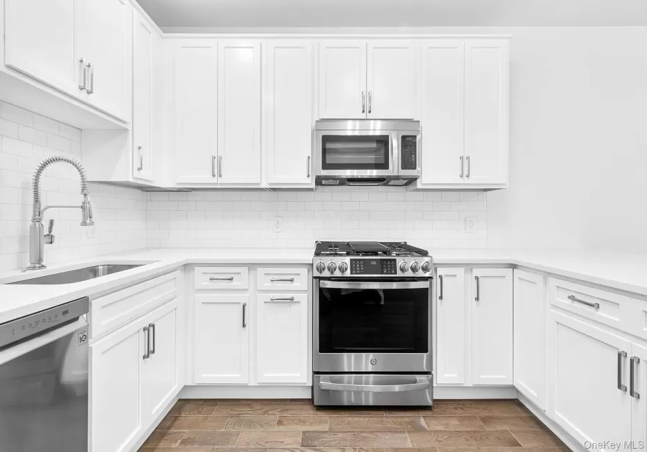 206-208 Main Street, Beacon, NY, 1 Bedroom Bedrooms, 4 Rooms Rooms,1 BathroomBathrooms,Residential Lease,For Rent,Main,0,1025977 206-208 Main Street, Beacon, NY, 1 Bedroom Bedrooms, 4 Rooms Rooms,1 BathroomBathrooms,Residential Lease,For Rent,Main,0,1025977