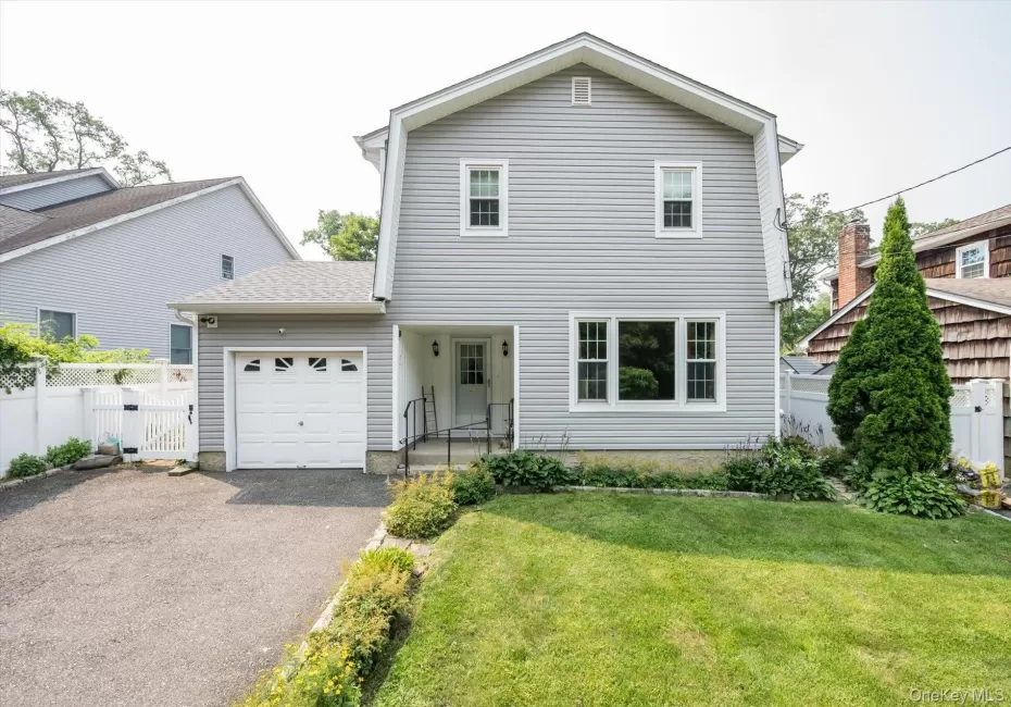 21 Vause Street, Huntington, NY, 3 Bedrooms Bedrooms, 6 Rooms Rooms,1 BathroomBathrooms,Residential,For Rent,Vause,0,1027110 21 Vause Street, Huntington, NY, 3 Bedrooms Bedrooms, 6 Rooms Rooms,1 BathroomBathrooms,Residential,For Rent,Vause,0,1027110