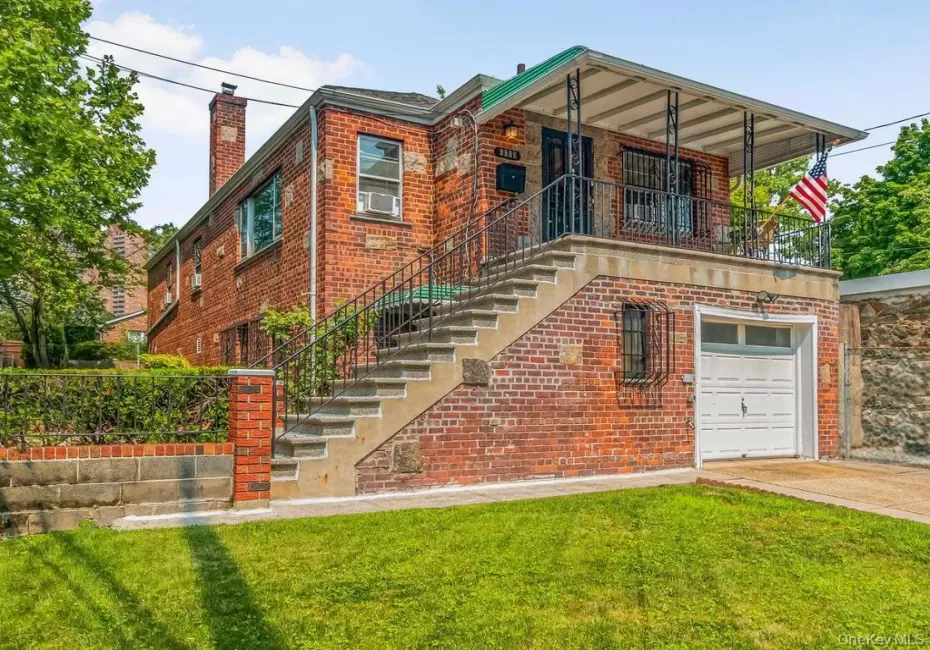 6003 Tyndall Avenue, New York, NY, 3 Bedrooms Bedrooms, 8 Rooms Rooms,1 BathroomBathrooms,Residential,For Rent,Tyndall,0,1025050 6003 Tyndall Avenue, New York, NY, 3 Bedrooms Bedrooms, 8 Rooms Rooms,1 BathroomBathrooms,Residential,For Rent,Tyndall,0,1025050
