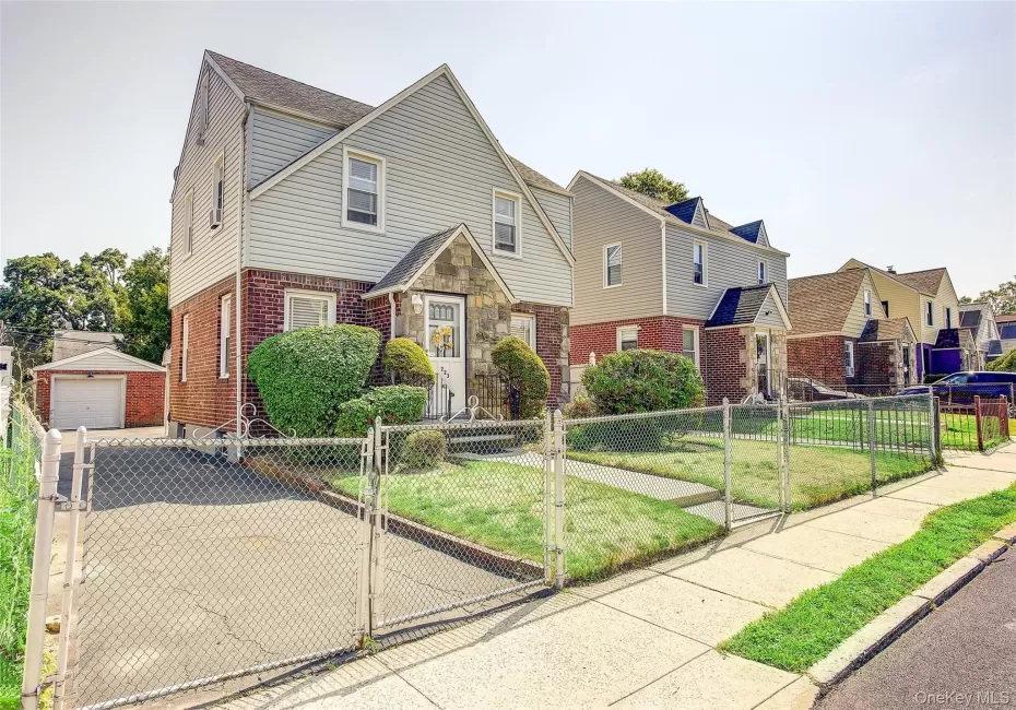 223-42 114th Avenue, New York, NY, 3 Bedrooms Bedrooms, 6 Rooms Rooms,1 BathroomBathrooms,Residential,For Rent,114th,0,1027598 223-42 114th Avenue, New York, NY, 3 Bedrooms Bedrooms, 6 Rooms Rooms,1 BathroomBathrooms,Residential,For Rent,114th,0,1027598