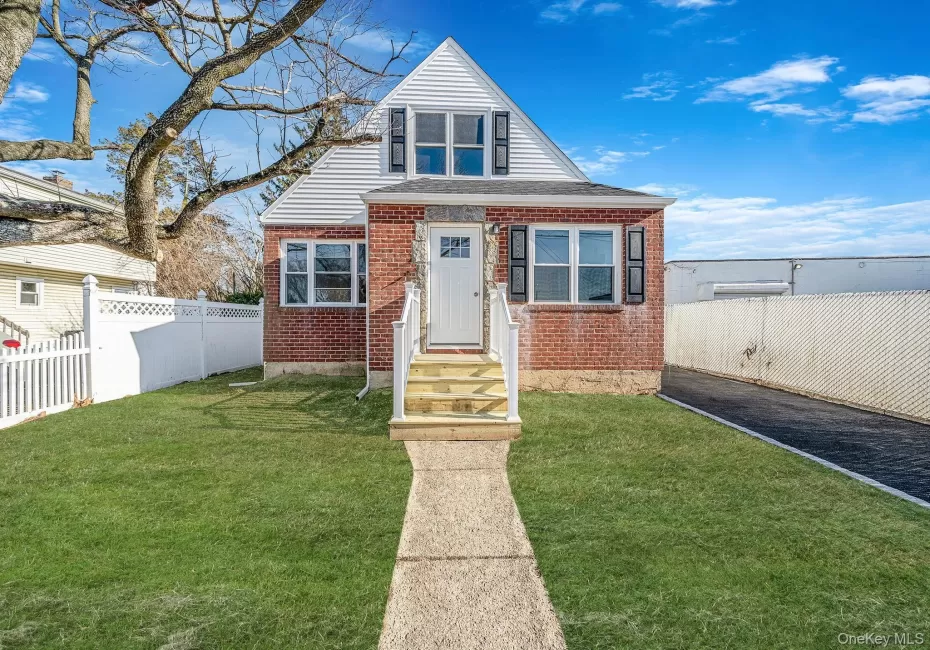 8 Rockaway Avenue, North Hempstead, NY, 4 Bedrooms Bedrooms, 9 Rooms Rooms,2 BathroomsBathrooms,Residential,For Rent,Rockaway,0,1027597 8 Rockaway Avenue, North Hempstead, NY, 4 Bedrooms Bedrooms, 9 Rooms Rooms,2 BathroomsBathrooms,Residential,For Rent,Rockaway,0,1027597
