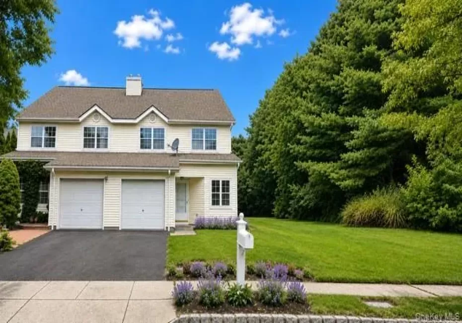 2 Herrels Circle, Huntington, NY, 3 Bedrooms Bedrooms, 9 Rooms Rooms,2 BathroomsBathrooms,Residential,For Rent,Herrels,0,1027949 2 Herrels Circle, Huntington, NY, 3 Bedrooms Bedrooms, 9 Rooms Rooms,2 BathroomsBathrooms,Residential,For Rent,Herrels,0,1027949