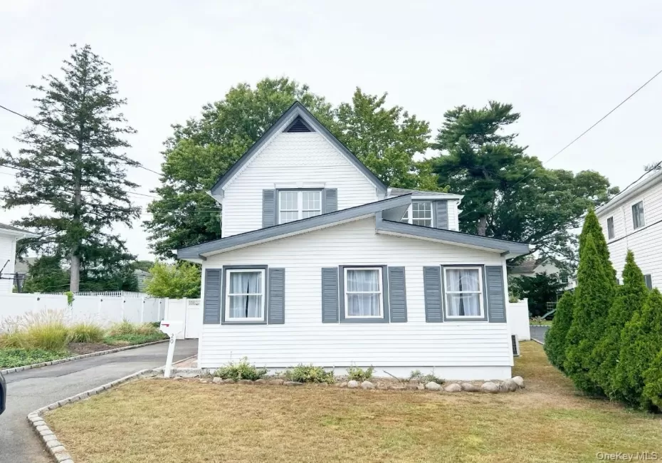 20 Walters Avenue, Oyster Bay, NY, 3 Bedrooms Bedrooms, 4 Rooms Rooms,3 BathroomsBathrooms,Residential Lease,For Rent,Walters,0,1027817 20 Walters Avenue, Oyster Bay, NY, 3 Bedrooms Bedrooms, 4 Rooms Rooms,3 BathroomsBathrooms,Residential Lease,For Rent,Walters,0,1027817