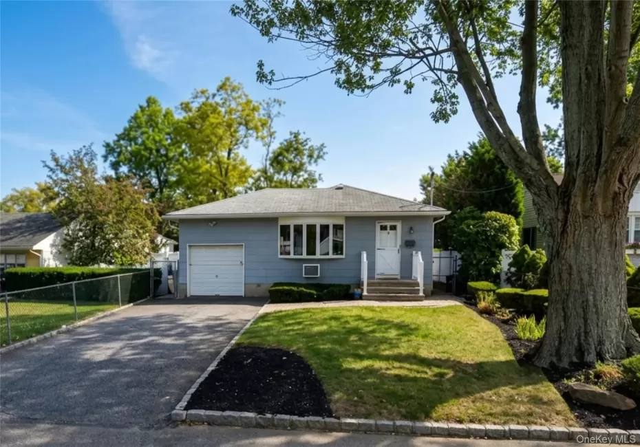 39 Wellington Avenue, Babylon, NY, 3 Bedrooms Bedrooms, 10 Rooms Rooms,2 BathroomsBathrooms,Residential Lease,For Rent,Wellington,0,1027641 39 Wellington Avenue, Babylon, NY, 3 Bedrooms Bedrooms, 10 Rooms Rooms,2 BathroomsBathrooms,Residential Lease,For Rent,Wellington,0,1027641