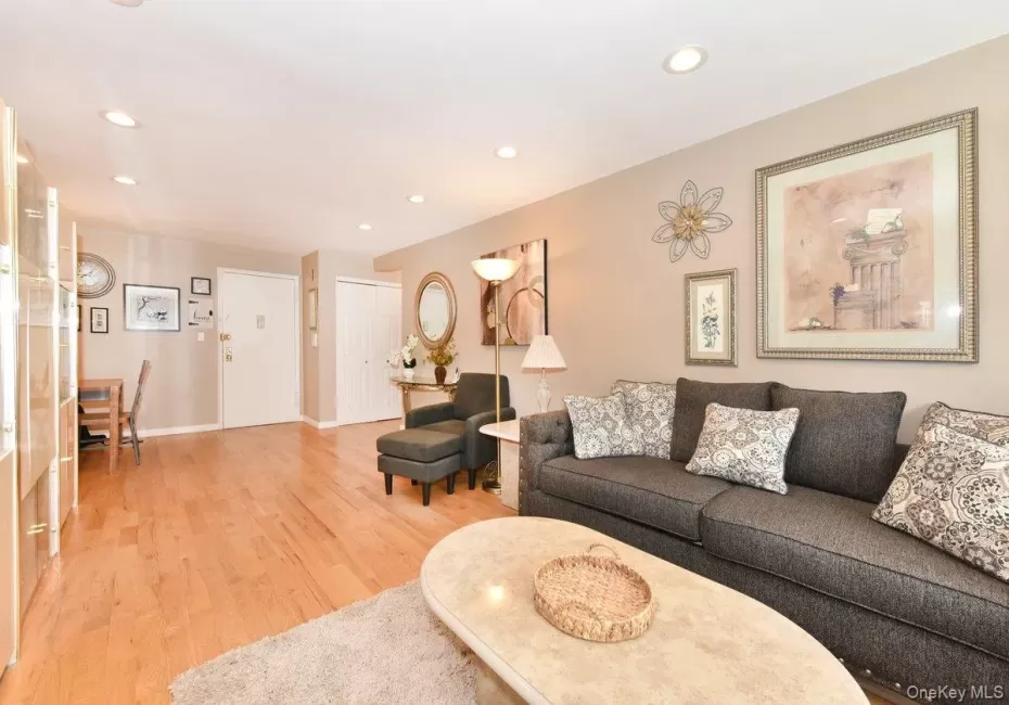 2 Birchwood Court, Hempstead, NY, 1 Bedroom Bedrooms, 5 Rooms Rooms,1 BathroomBathrooms,Residential,For Rent,Birchwood,0,1027240 2 Birchwood Court, Hempstead, NY, 1 Bedroom Bedrooms, 5 Rooms Rooms,1 BathroomBathrooms,Residential,For Rent,Birchwood,0,1027240