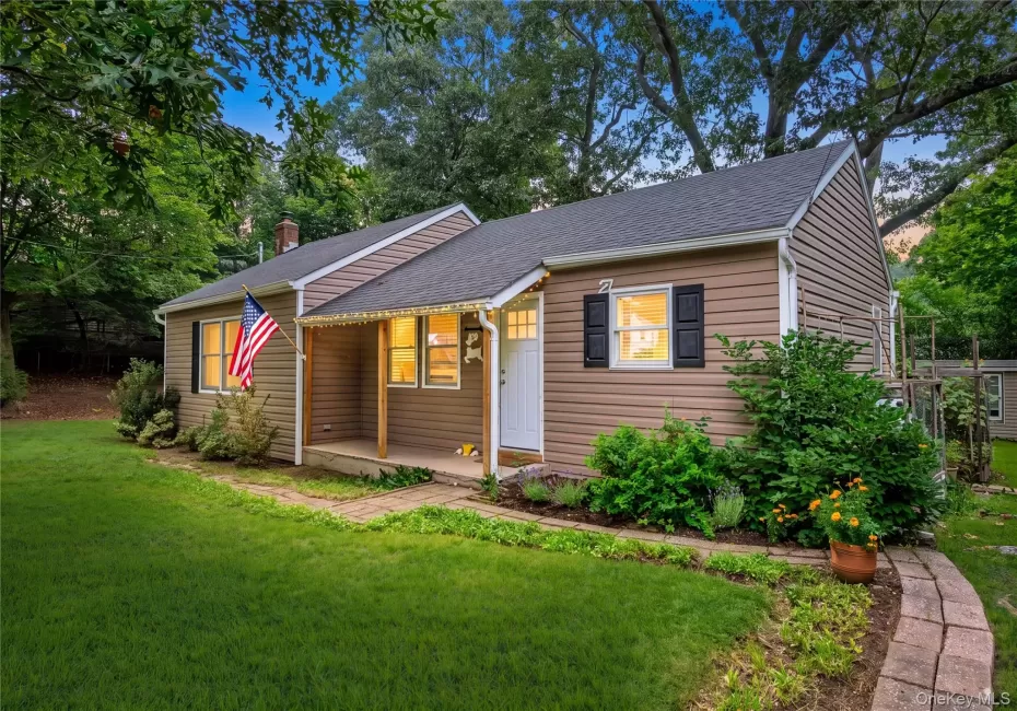 27 Glen Drive, Brookhaven, NY, 2 Bedrooms Bedrooms, 5 Rooms Rooms,1 BathroomBathrooms,Residential,For Rent,Glen,0,1027840 27 Glen Drive, Brookhaven, NY, 2 Bedrooms Bedrooms, 5 Rooms Rooms,1 BathroomBathrooms,Residential,For Rent,Glen,0,1027840