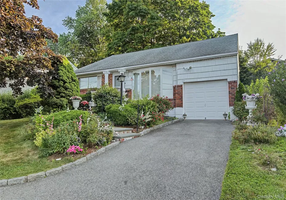 6 Westwind Road, Yonkers, NY, 3 Bedrooms Bedrooms, 7 Rooms Rooms,1 BathroomBathrooms,Residential Lease,For Rent,Westwind,0,1027764 6 Westwind Road, Yonkers, NY, 3 Bedrooms Bedrooms, 7 Rooms Rooms,1 BathroomBathrooms,Residential Lease,For Rent,Westwind,0,1027764