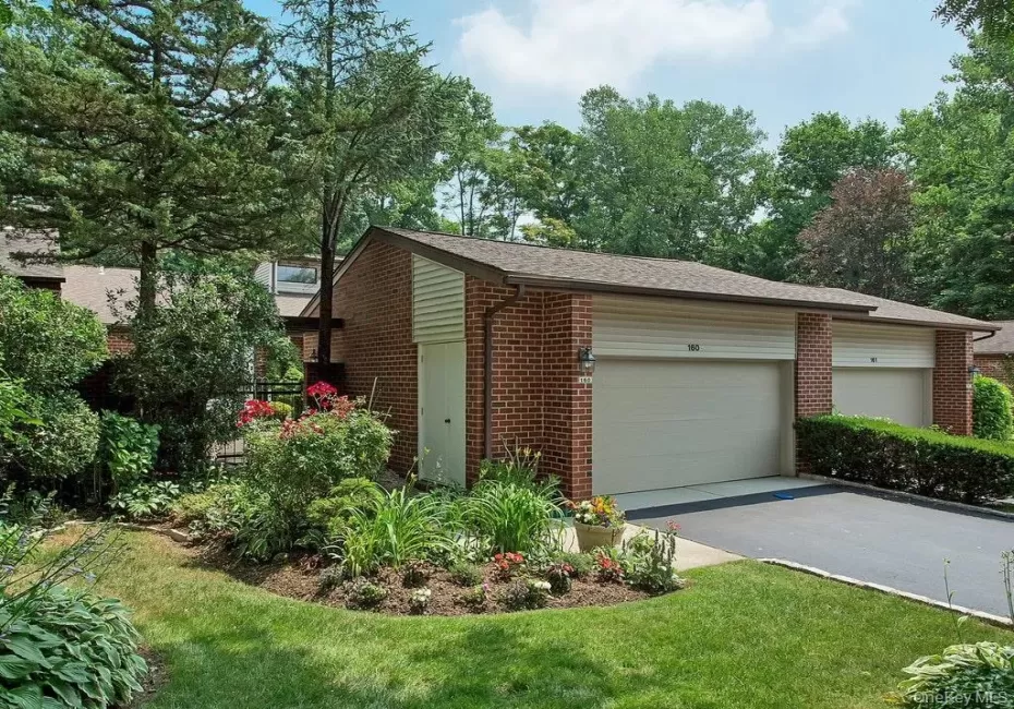 160 Dove Hill Drive, North Hempstead, NY, 2 Bedrooms Bedrooms, 6 Rooms Rooms,2 BathroomsBathrooms,Residential Lease,For Rent,Dove Hill,0,1027917 160 Dove Hill Drive, North Hempstead, NY, 2 Bedrooms Bedrooms, 6 Rooms Rooms,2 BathroomsBathrooms,Residential Lease,For Rent,Dove Hill,0,1027917