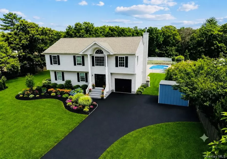 241 Middle Island Road, Brookhaven, NY, 7 Bedrooms Bedrooms, 10 Rooms Rooms,4 BathroomsBathrooms,Residential,For Rent,Middle Island,0,1027815 241 Middle Island Road, Brookhaven, NY, 7 Bedrooms Bedrooms, 10 Rooms Rooms,4 BathroomsBathrooms,Residential,For Rent,Middle Island,0,1027815