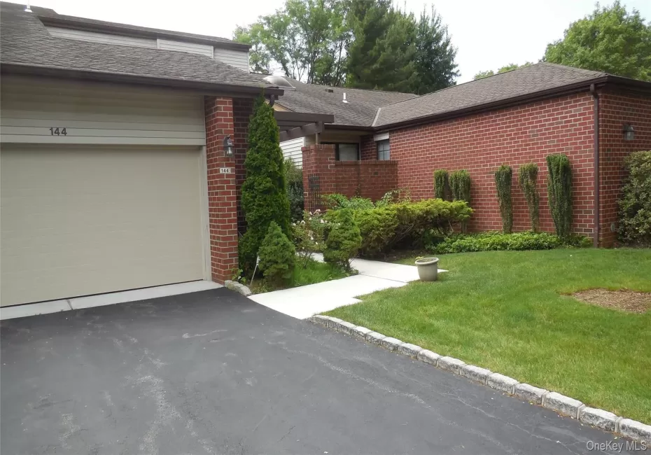 144 Dove Hill Drive, North Hempstead, NY, 3 Bedrooms Bedrooms, 7 Rooms Rooms,3 BathroomsBathrooms,Residential Lease,For Rent,Dove Hill,0,1027887 144 Dove Hill Drive, North Hempstead, NY, 3 Bedrooms Bedrooms, 7 Rooms Rooms,3 BathroomsBathrooms,Residential Lease,For Rent,Dove Hill,0,1027887