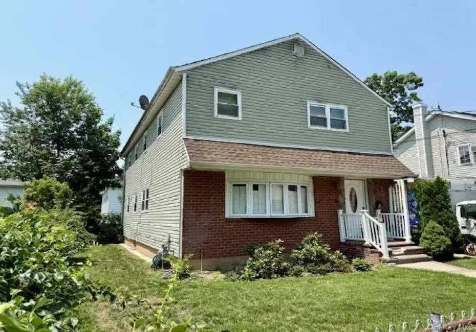 195 Garden Street, North Hempstead, NY, 6 Bedrooms Bedrooms, 11 Rooms Rooms,3 BathroomsBathrooms,Residential,For Rent,Garden,0,1028090 195 Garden Street, North Hempstead, NY, 6 Bedrooms Bedrooms, 11 Rooms Rooms,3 BathroomsBathrooms,Residential,For Rent,Garden,0,1028090