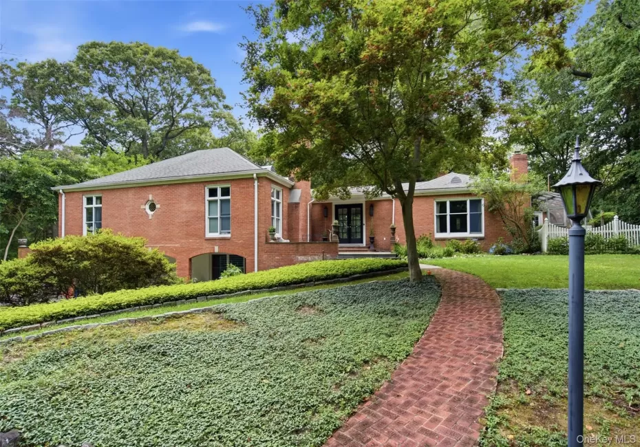 25 Forrest Drive, Huntington, NY, 4 Bedrooms Bedrooms, 9 Rooms Rooms,3 BathroomsBathrooms,Residential,For Rent,Forrest,0,1024926 25 Forrest Drive, Huntington, NY, 4 Bedrooms Bedrooms, 9 Rooms Rooms,3 BathroomsBathrooms,Residential,For Rent,Forrest,0,1024926