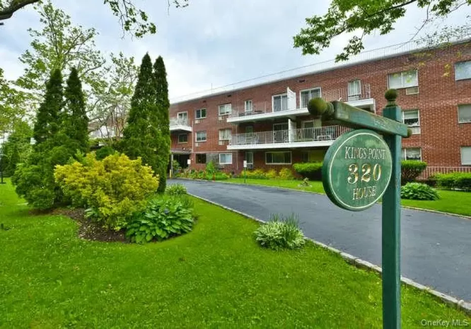 320 Shore Road, North Hempstead, NY, 2 Bedrooms Bedrooms, 5 Rooms Rooms,2 BathroomsBathrooms,Residential,For Rent,Shore,0,1021191 320 Shore Road, North Hempstead, NY, 2 Bedrooms Bedrooms, 5 Rooms Rooms,2 BathroomsBathrooms,Residential,For Rent,Shore,0,1021191