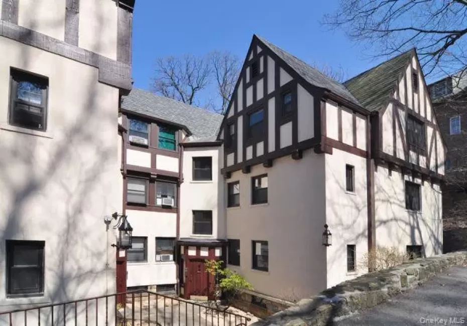 64 Kensington Road, Eastchester, NY, 1 Bedroom Bedrooms, 4 Rooms Rooms,1 BathroomBathrooms,Residential Lease,For Rent,Kensington,0,1028030 64 Kensington Road, Eastchester, NY, 1 Bedroom Bedrooms, 4 Rooms Rooms,1 BathroomBathrooms,Residential Lease,For Rent,Kensington,0,1028030