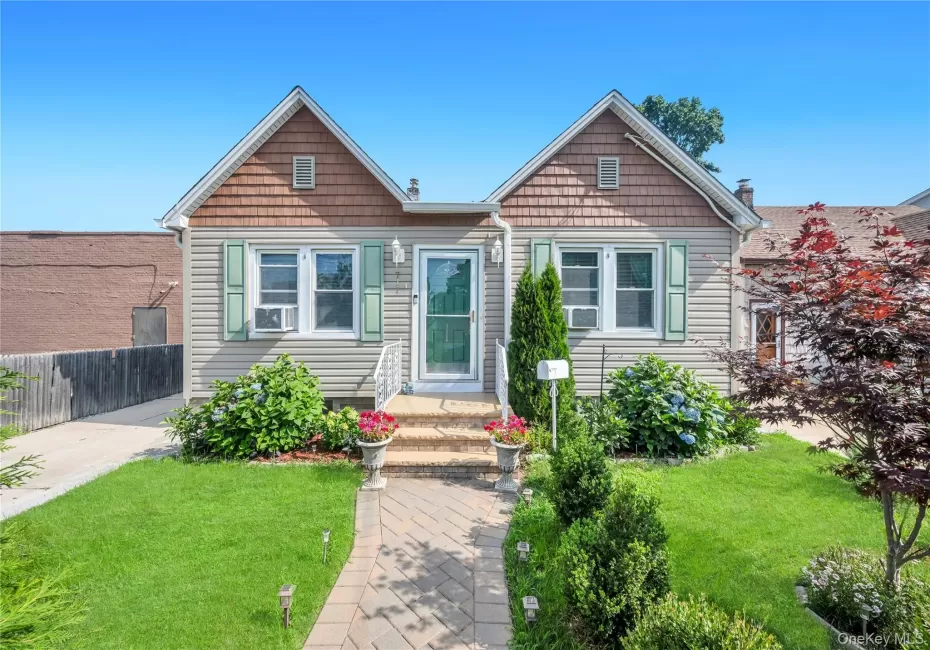 717 William Street, Hempstead, NY, 3 Bedrooms Bedrooms, 7 Rooms Rooms,1 BathroomBathrooms,Residential,For Rent,William,0,1028359 717 William Street, Hempstead, NY, 3 Bedrooms Bedrooms, 7 Rooms Rooms,1 BathroomBathrooms,Residential,For Rent,William,0,1028359