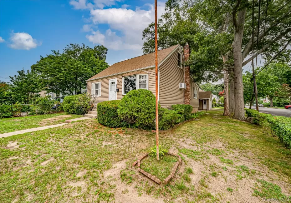 380 Gates Avenue, Babylon, NY, 4 Bedrooms Bedrooms, 7 Rooms Rooms,1 BathroomBathrooms,Residential,For Rent,Gates,0,1025897 380 Gates Avenue, Babylon, NY, 4 Bedrooms Bedrooms, 7 Rooms Rooms,1 BathroomBathrooms,Residential,For Rent,Gates,0,1025897